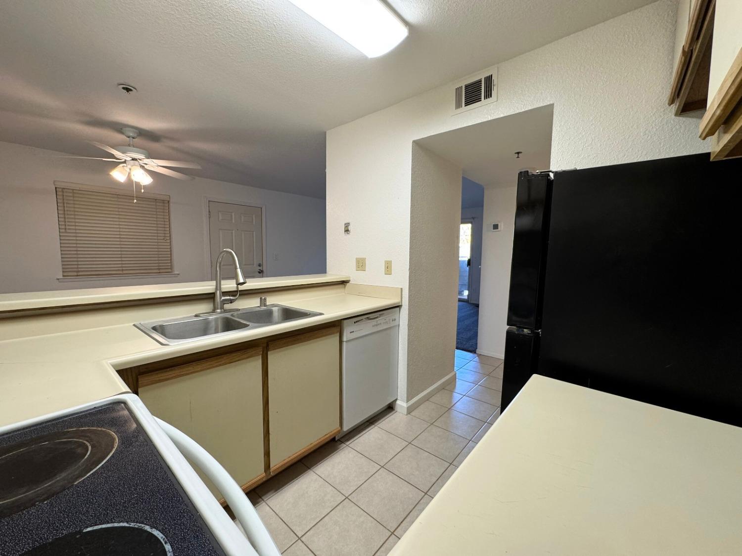 Detail Gallery Image 7 of 20 For 1019 Dornajo Way #129,  Sacramento,  CA 95825 - 1 Beds | 1 Baths