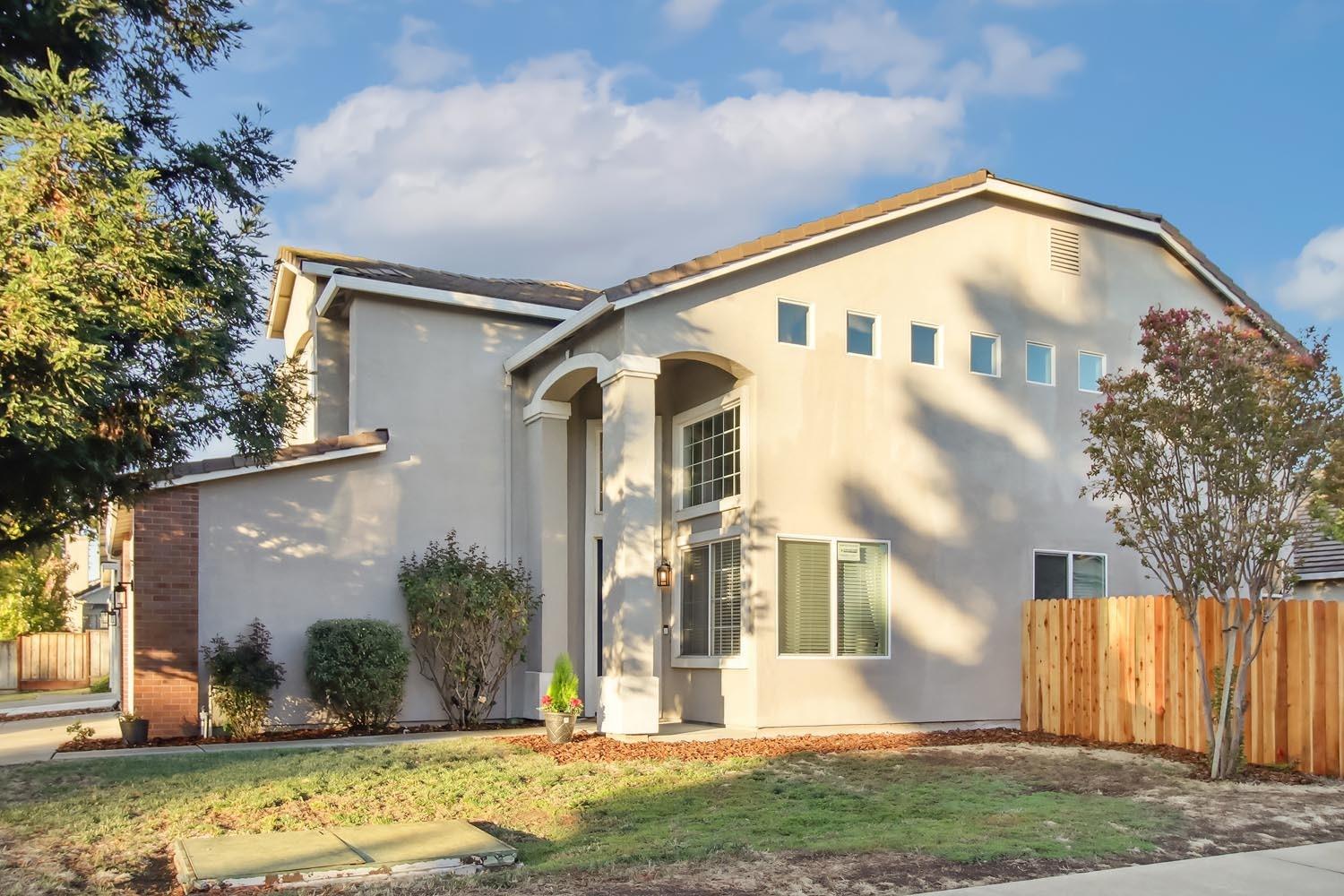 Detail Gallery Image 2 of 53 For 9093 Allbritton Way, Elk Grove,  CA 95758 - 5 Beds | 3 Baths