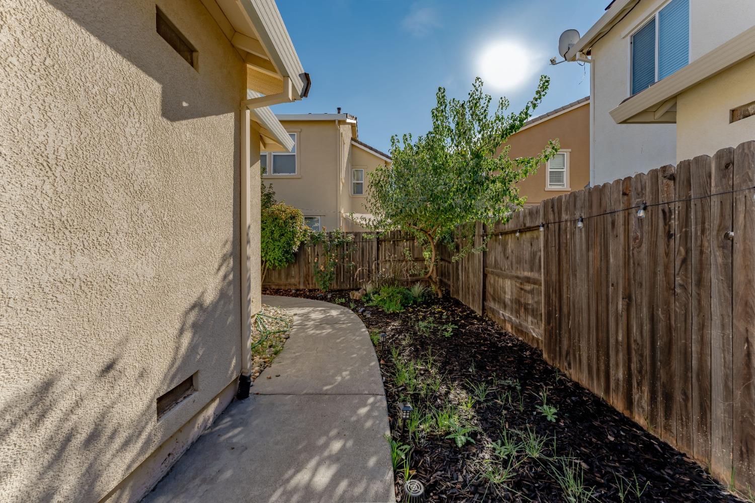 Detail Gallery Image 37 of 48 For 925 Courtyards Loop, Lincoln,  CA 95648 - 3 Beds | 2/1 Baths