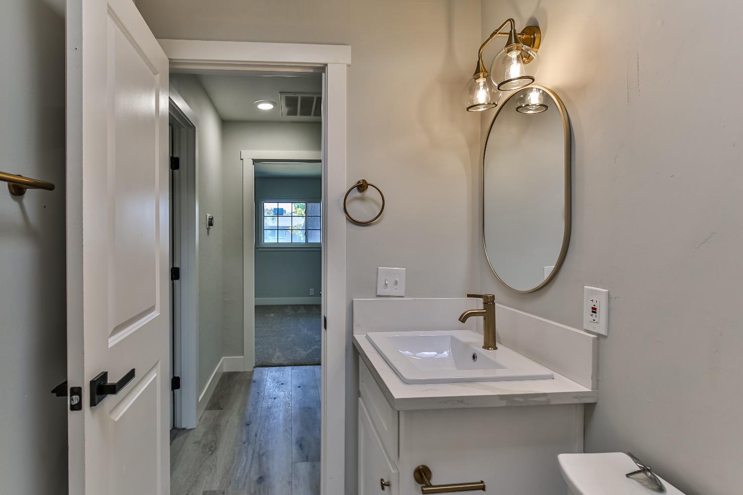 Detail Gallery Image 31 of 43 For 2028 Middleberry Rd, Sacramento,  CA 95815 - 4 Beds | 2 Baths