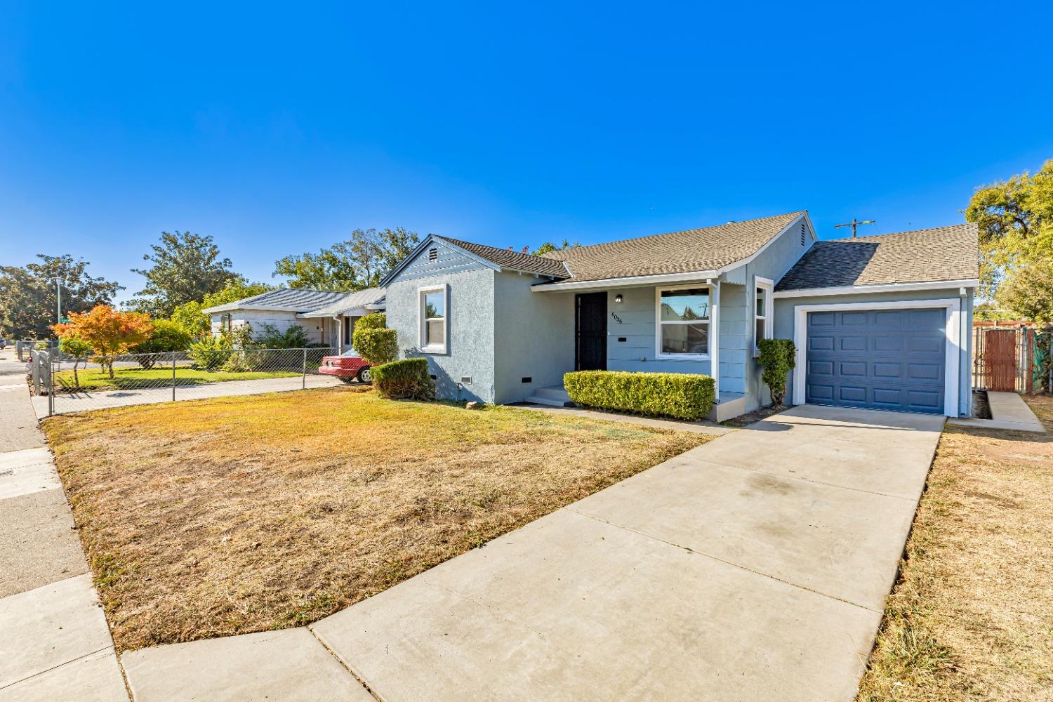 Detail Gallery Image 3 of 36 For 6036 Mclaren Ave, Sacramento,  CA 95822 - 3 Beds | 1 Baths