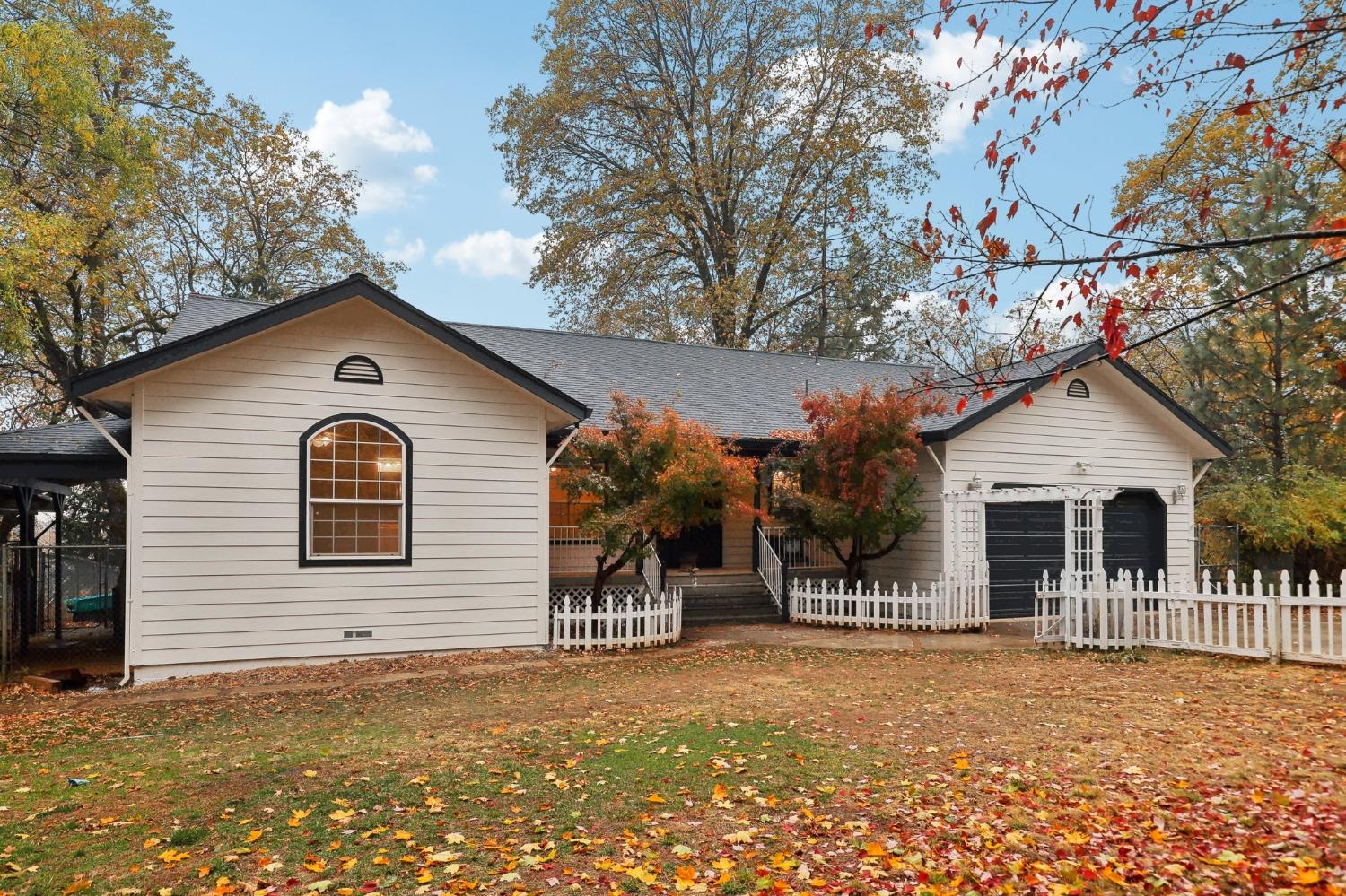 Detail Gallery Image 1 of 62 For 14795 Royal Flush Ct, Grass Valley,  CA 95945 - 3 Beds | 2/1 Baths