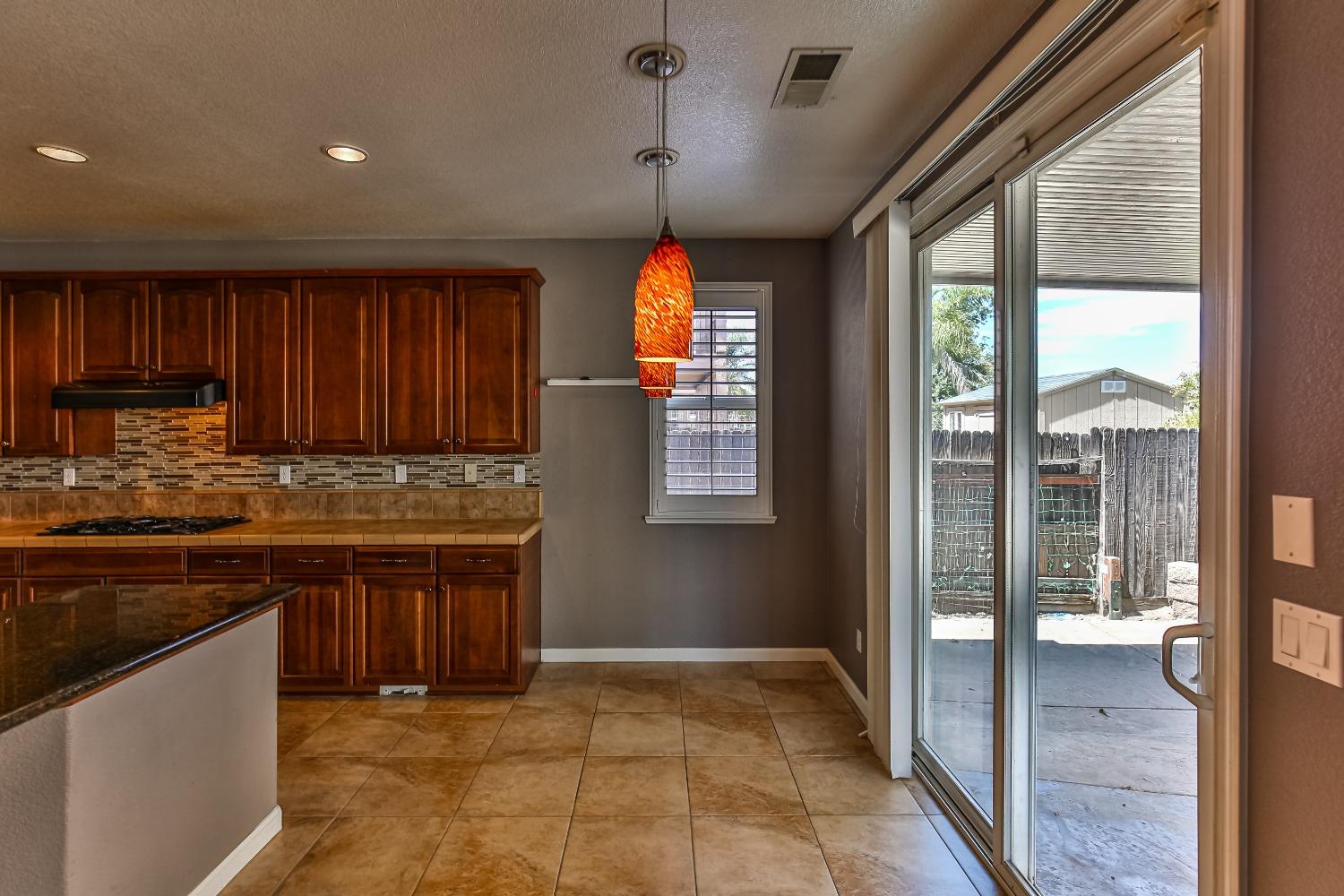 Detail Gallery Image 40 of 76 For 9781 Fall Valley Way, Sacramento,  CA 95829 - 4 Beds | 2/1 Baths