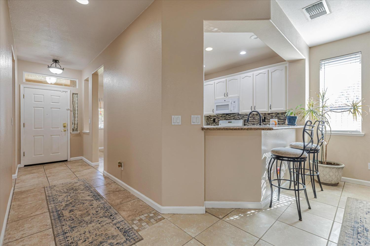 Detail Gallery Image 9 of 43 For 3538 Cap Rock Way, Rancho Cordova,  CA 95670 - 3 Beds | 2 Baths