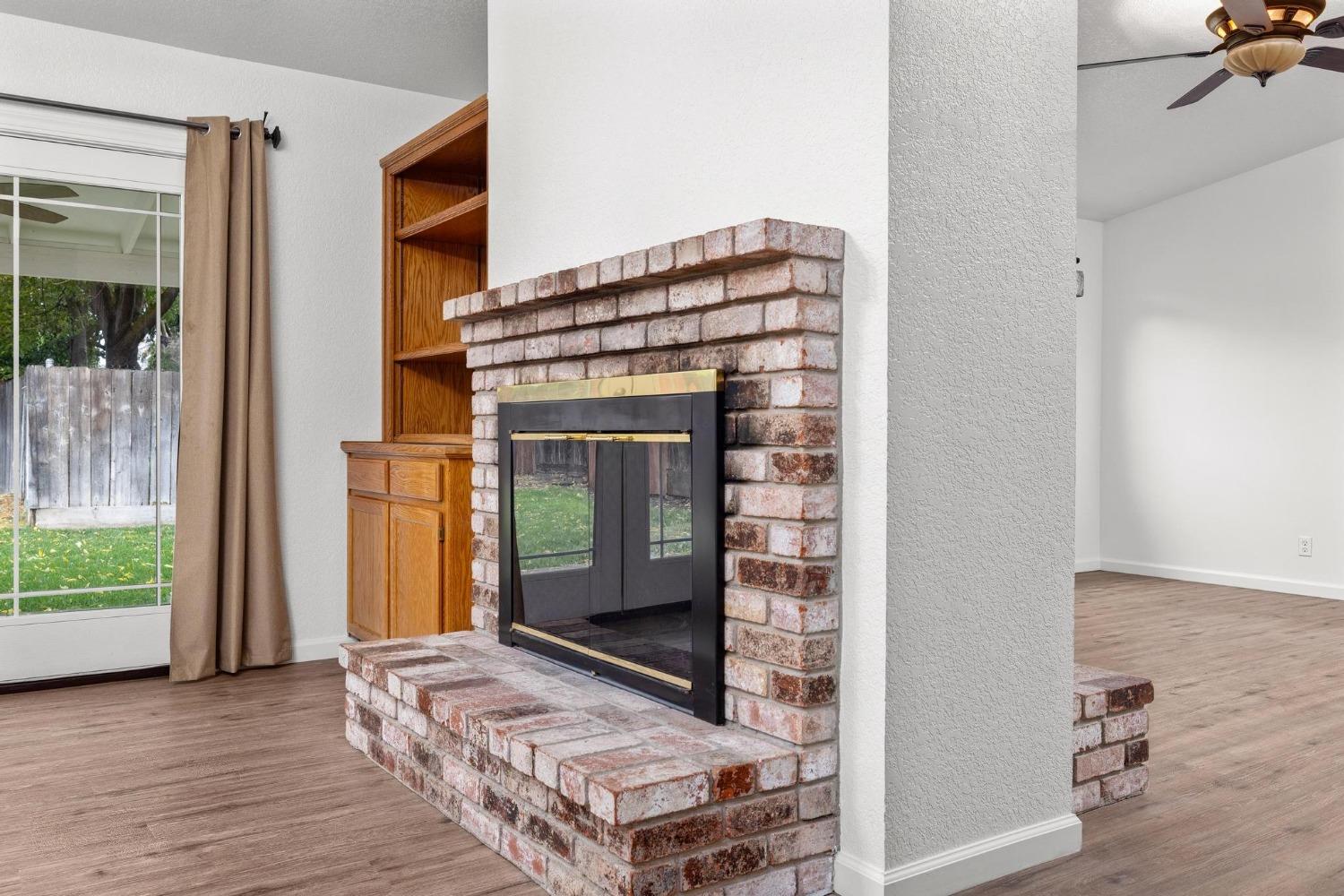 Detail Gallery Image 12 of 38 For 1917 Fox Glen Dr, Hughson,  CA 95326 - 4 Beds | 2 Baths