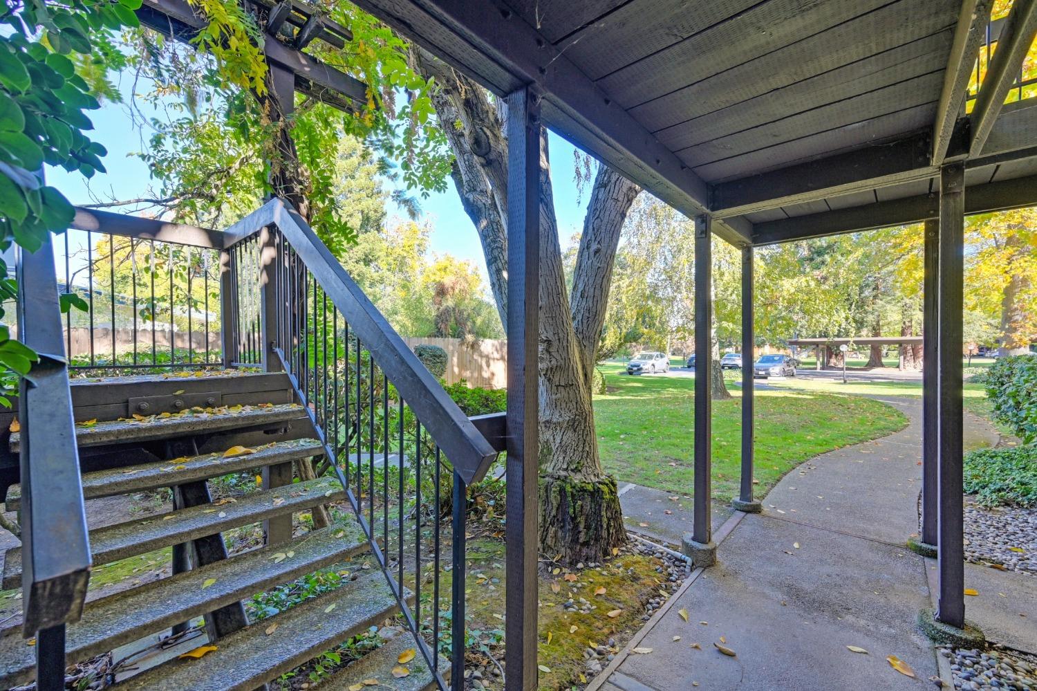 Detail Gallery Image 9 of 40 For 2241 Woodside Ln #11,  Sacramento,  CA 95825 - 1 Beds | 1 Baths