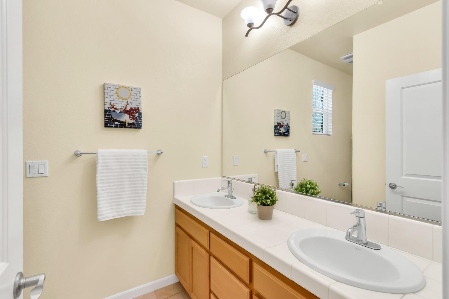 Detail Gallery Image 34 of 57 For 2481 Ben Ali Way, Sacramento,  CA 95815 - 4 Beds | 2/1 Baths