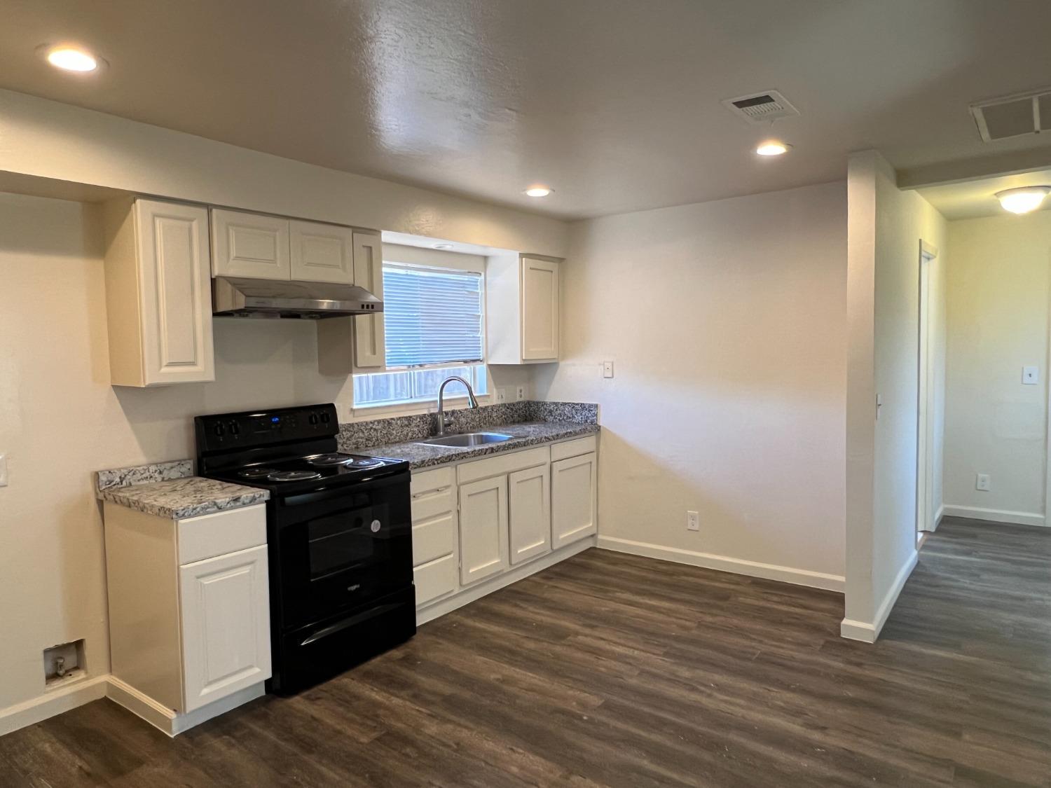 Detail Gallery Image 3 of 7 For 8018 37th Ave, Sacramento,  CA 95824 - 2 Beds | 1 Baths