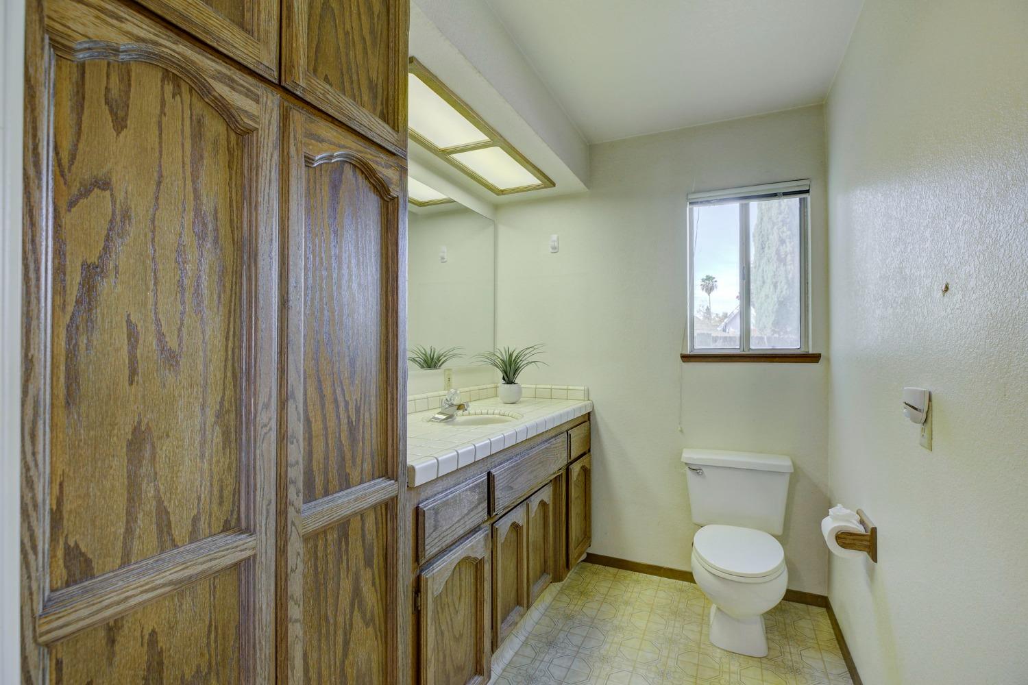 Detail Gallery Image 21 of 42 For 645 Amber Ct, Roseville,  CA 95678 - 4 Beds | 2/1 Baths