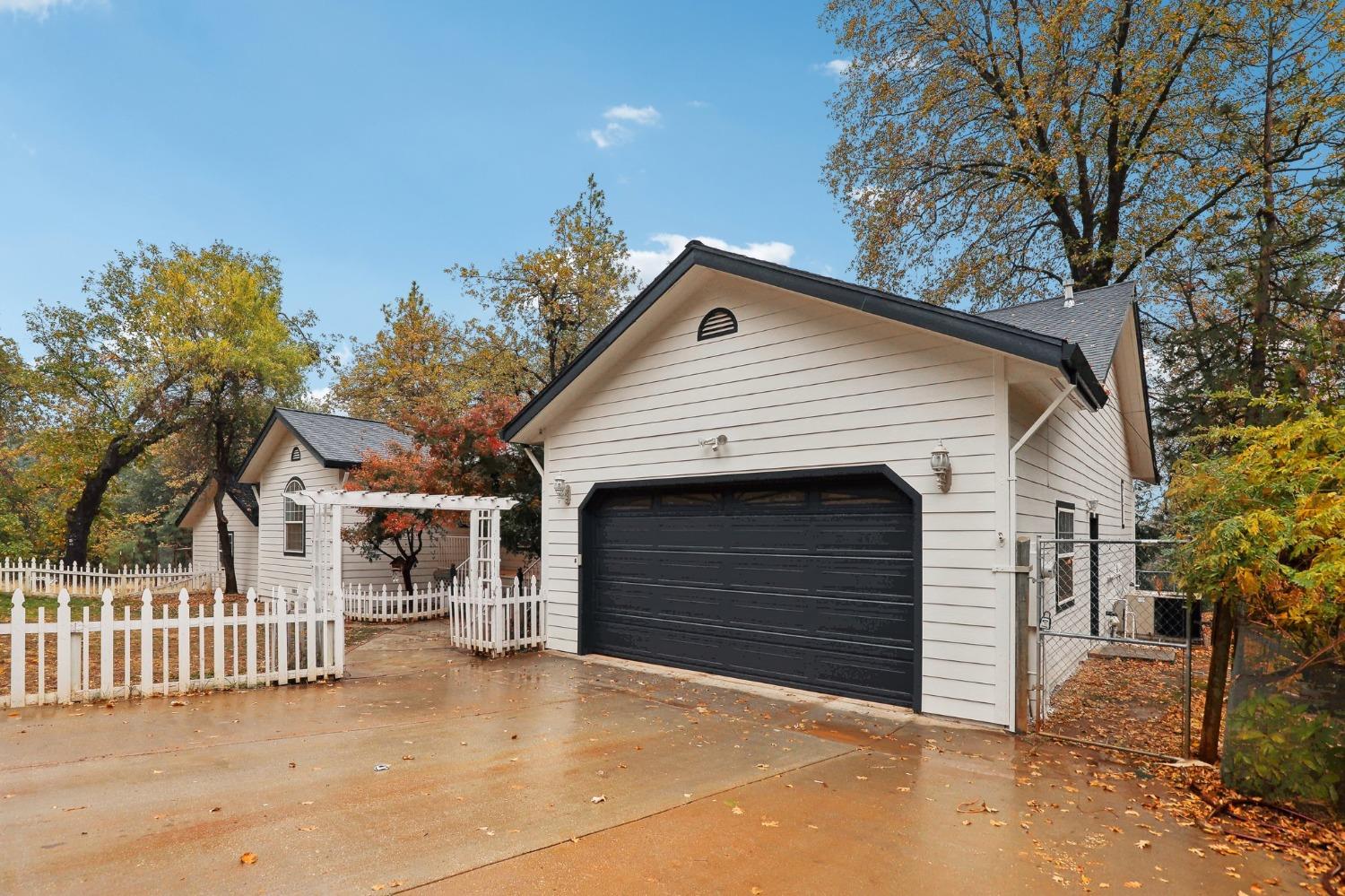 Detail Gallery Image 2 of 62 For 14795 Royal Flush Ct, Grass Valley,  CA 95945 - 3 Beds | 2/1 Baths