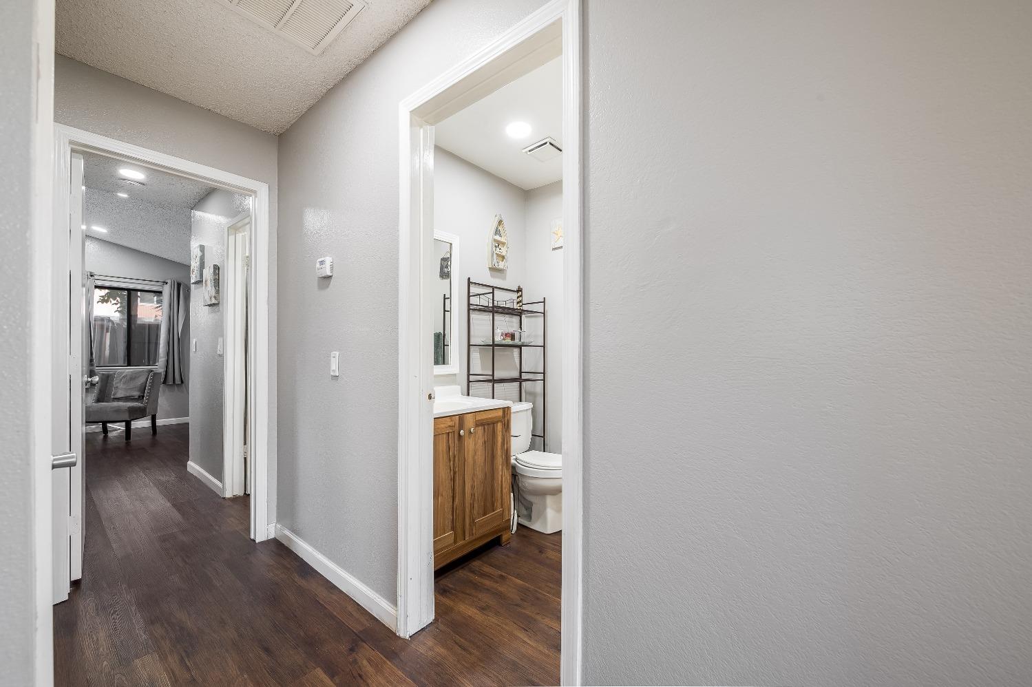 Detail Gallery Image 10 of 32 For 3459 Larchwood Dr, Sacramento,  CA 95834 - 3 Beds | 2 Baths