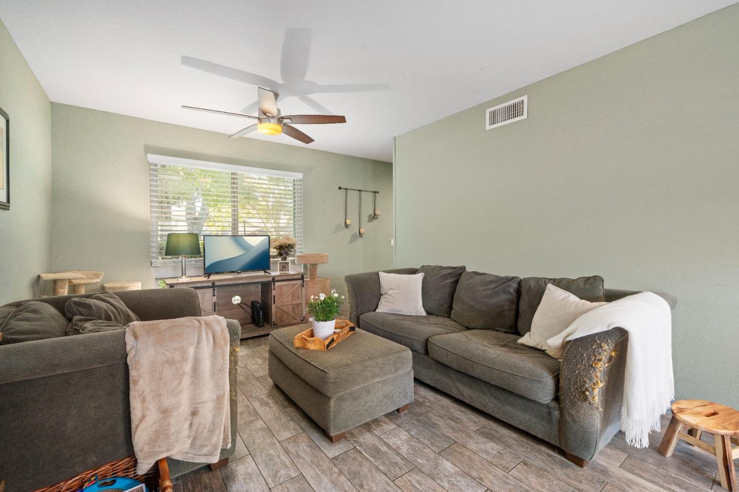 Detail Gallery Image 6 of 31 For 6224 Breeds Hill Ct, Citrus Heights,  CA 95621 - 2 Beds | 1/1 Baths