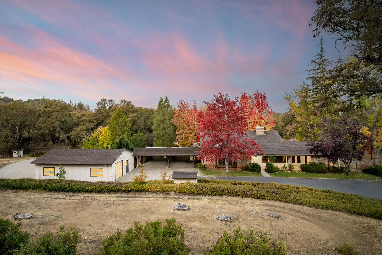 Detail Gallery Image 10 of 89 For 10870 Willowbrook Ln, Penn Valley,  CA 95946 - 4 Beds | 3 Baths