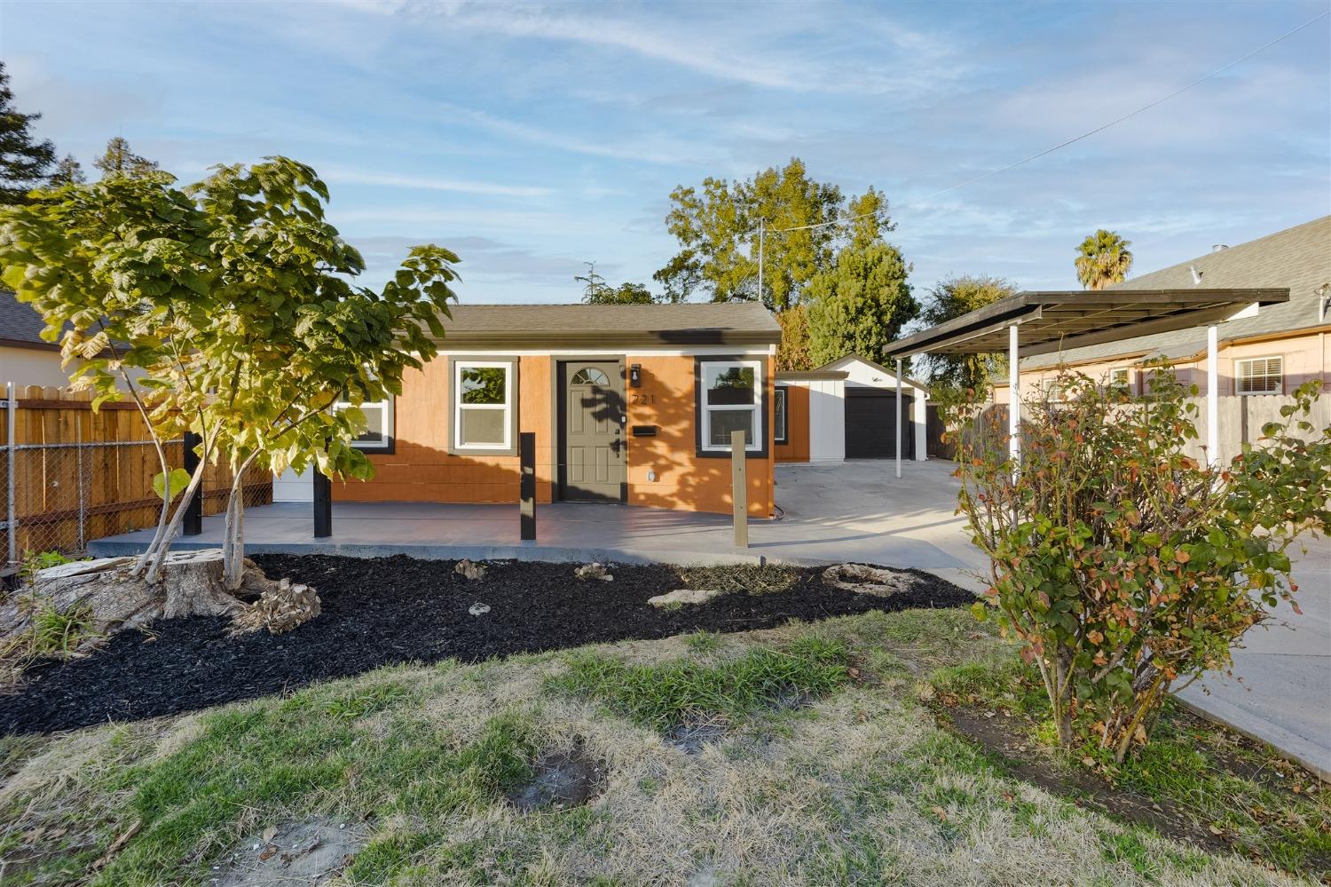 Detail Gallery Image 3 of 33 For 721 Morey Ave, Sacramento,  CA 95838 - 3 Beds | 2 Baths