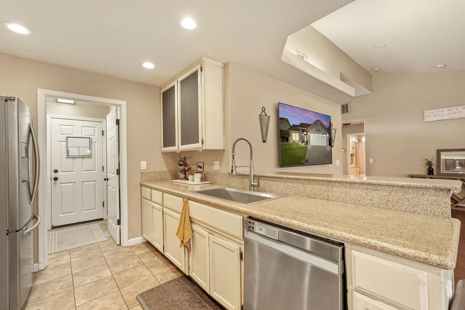 Detail Gallery Image 11 of 43 For 279 Idlewild Dr, Lodi,  CA 95240 - 3 Beds | 2 Baths