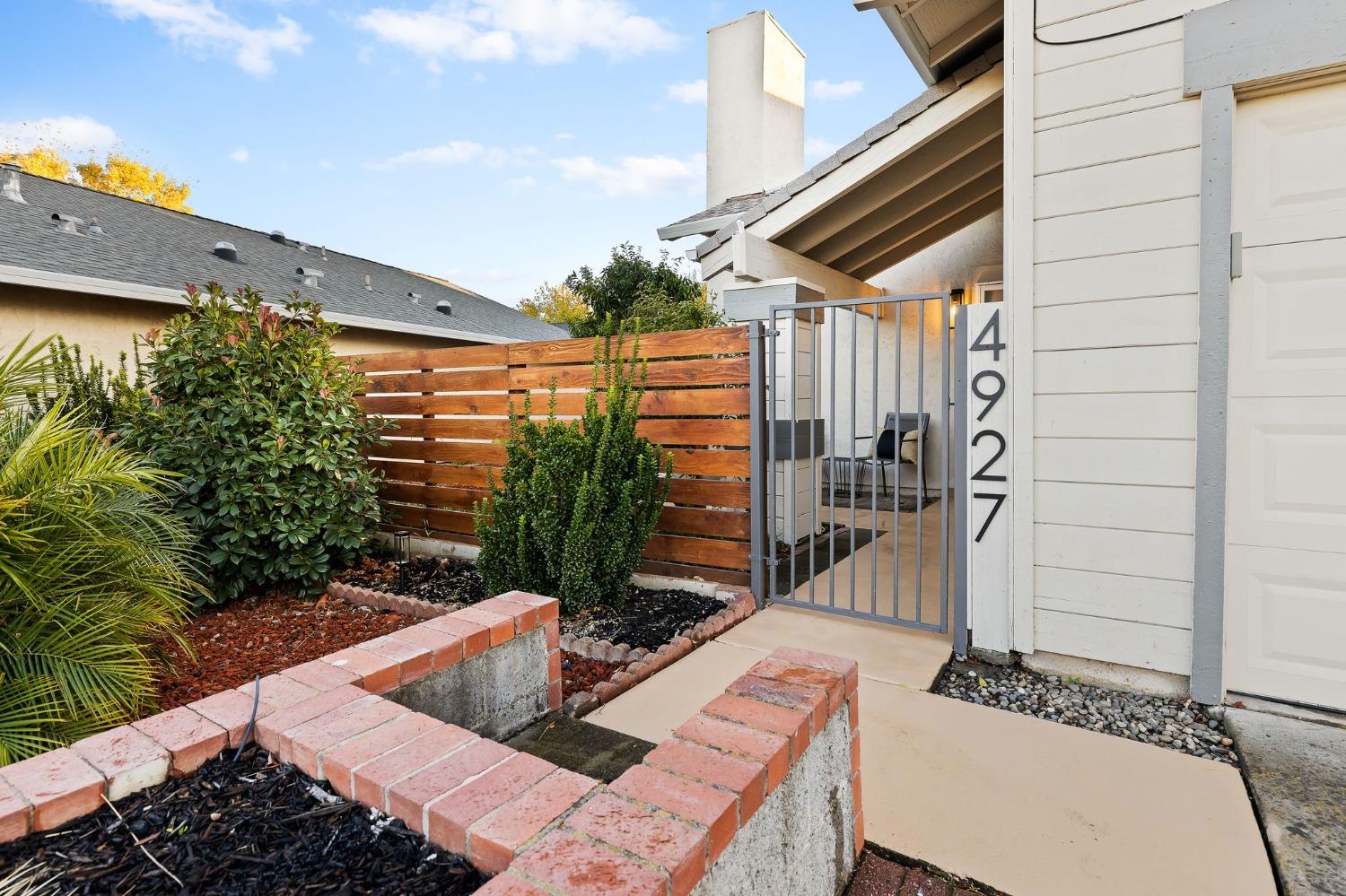 Detail Gallery Image 6 of 64 For 4927 Perceptive Way, Sacramento,  CA 95842 - 3 Beds | 2 Baths