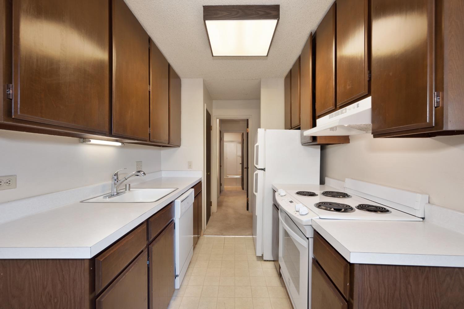 Detail Gallery Image 22 of 40 For 2241 Woodside Ln #11,  Sacramento,  CA 95825 - 1 Beds | 1 Baths