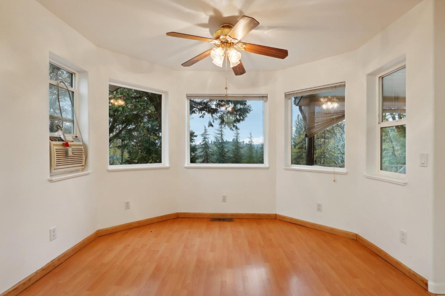 Detail Gallery Image 16 of 62 For 14795 Royal Flush Ct, Grass Valley,  CA 95945 - 3 Beds | 2/1 Baths