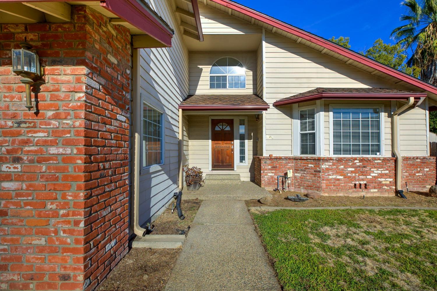 Detail Gallery Image 2 of 42 For 645 Amber Ct, Roseville,  CA 95678 - 4 Beds | 2/1 Baths