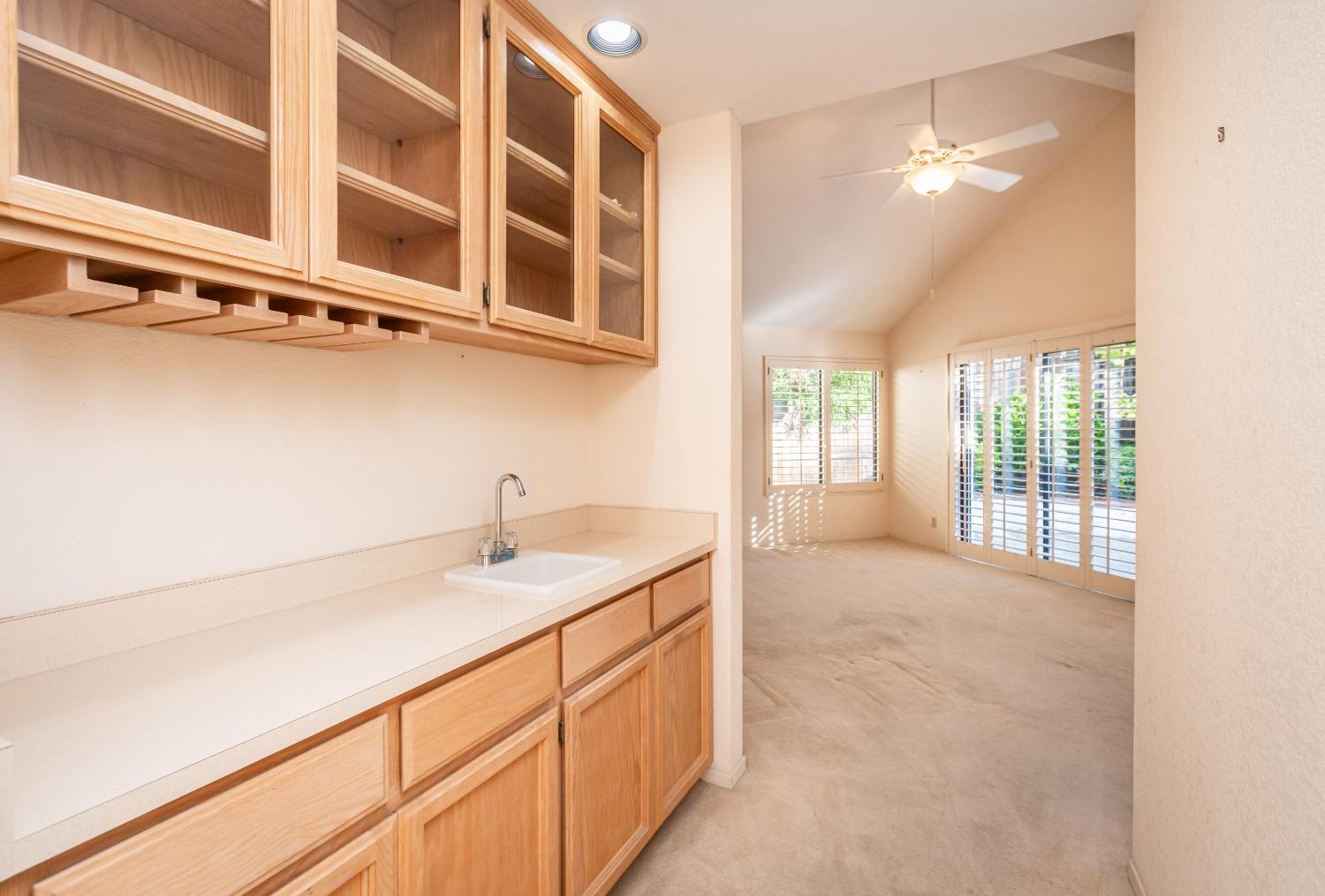 Detail Gallery Image 7 of 23 For 403 Hanworth Ct, Roseville,  CA 95661 - 3 Beds | 2 Baths