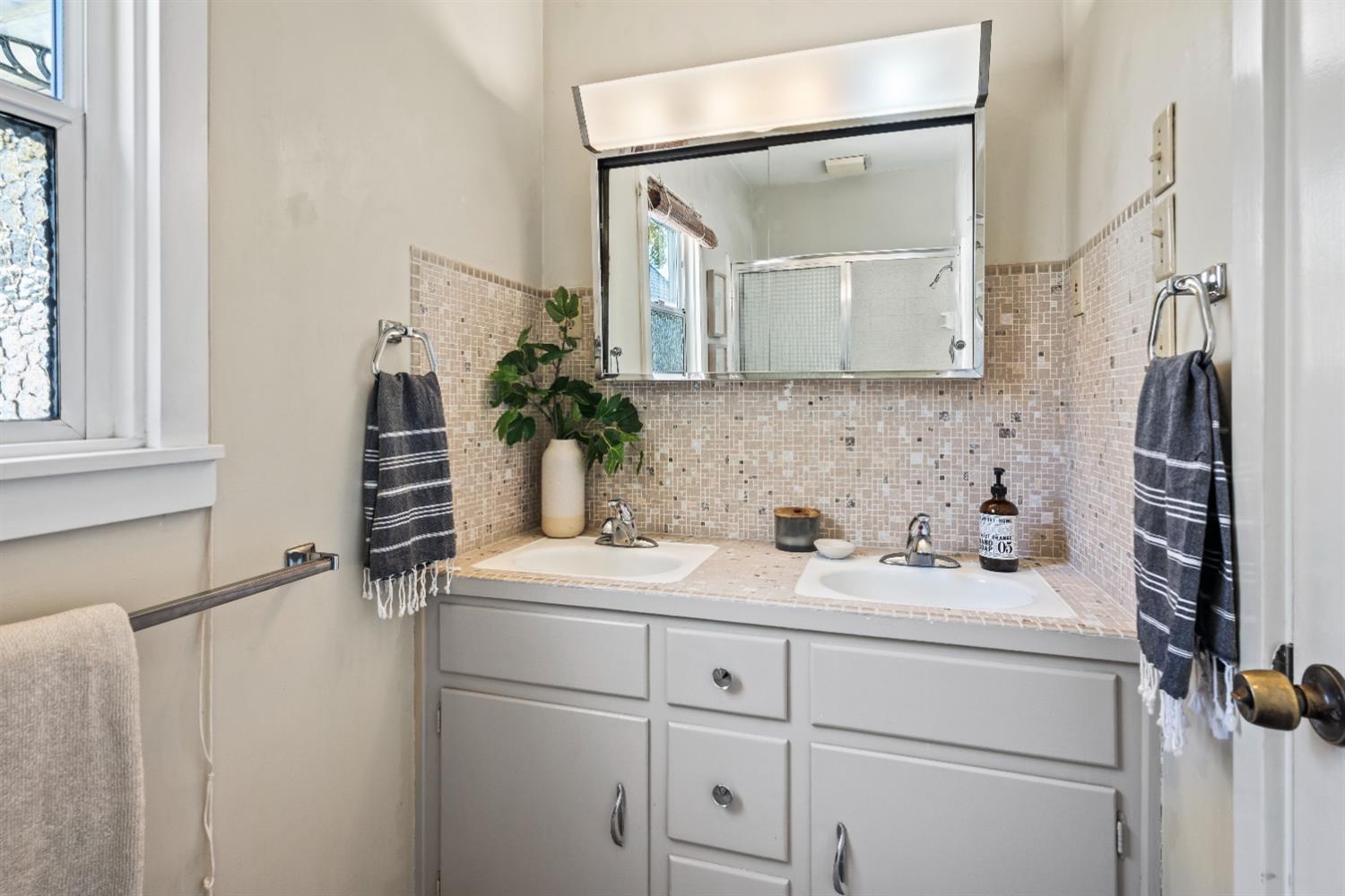 Detail Gallery Image 22 of 32 For 4440 G St, Sacramento,  CA 95819 - 4 Beds | 2 Baths