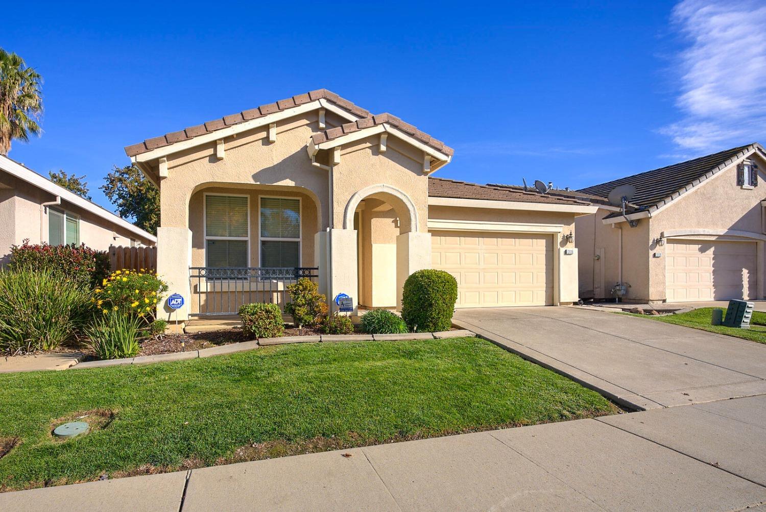 Detail Gallery Image 3 of 36 For 3126 Tintorera Way, Sacramento,  CA 95833 - 3 Beds | 2 Baths