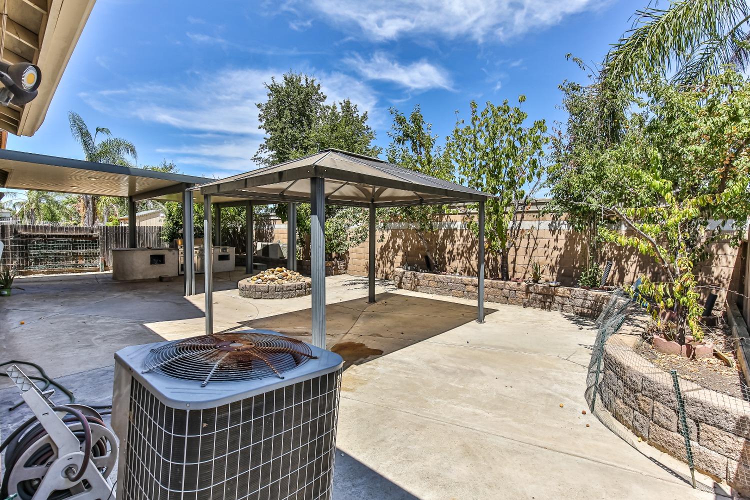 Detail Gallery Image 12 of 76 For 9781 Fall Valley Way, Sacramento,  CA 95829 - 4 Beds | 2/1 Baths