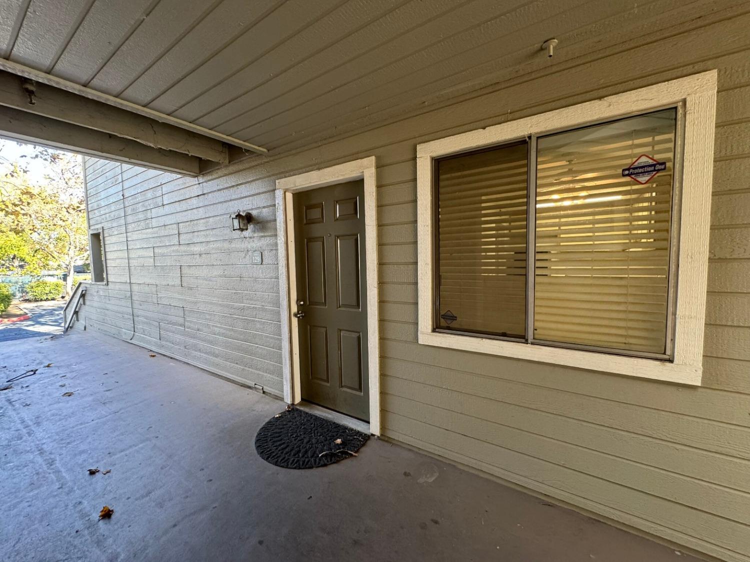 Detail Gallery Image 1 of 20 For 1019 Dornajo Way #129,  Sacramento,  CA 95825 - 1 Beds | 1 Baths