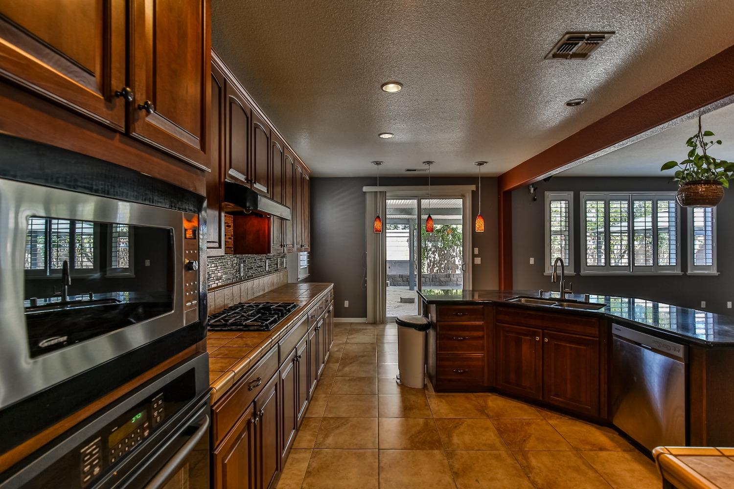 Detail Gallery Image 45 of 76 For 9781 Fall Valley Way, Sacramento,  CA 95829 - 4 Beds | 2/1 Baths