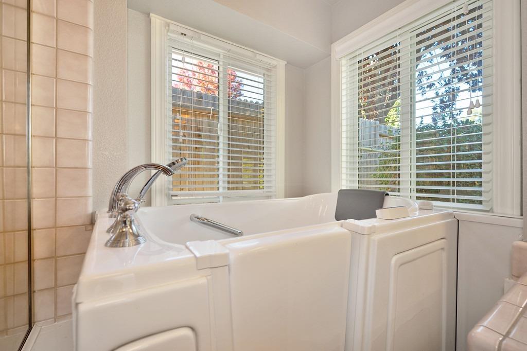 Detail Gallery Image 44 of 60 For 7933 Joshua Ct, Citrus Heights,  CA 95610 - 4 Beds | 2 Baths