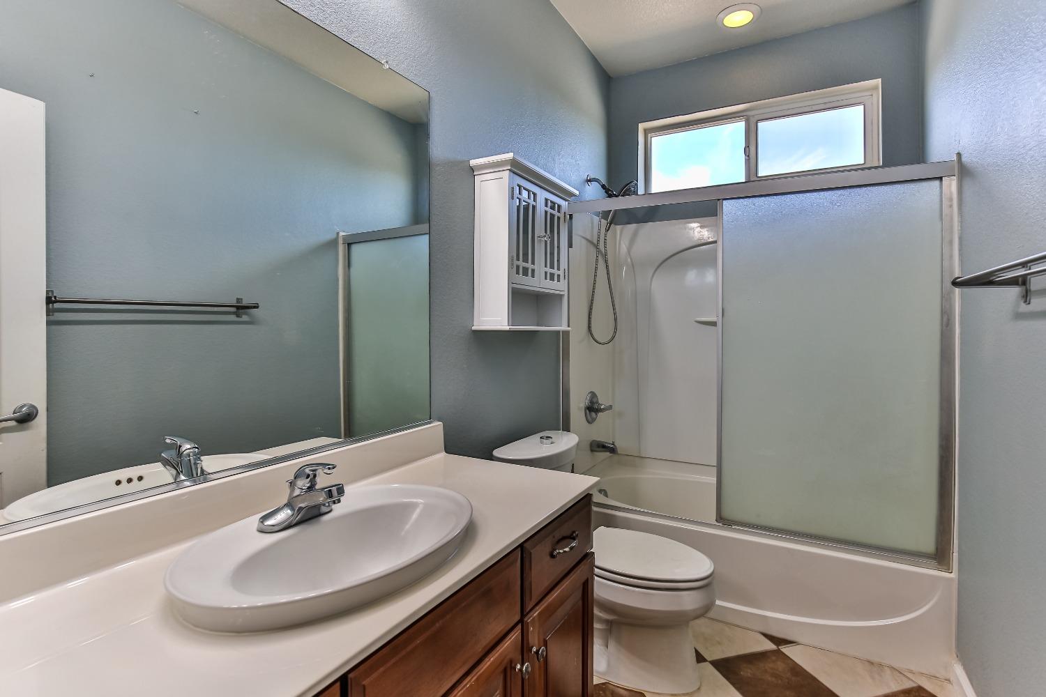 Detail Gallery Image 24 of 76 For 9781 Fall Valley Way, Sacramento,  CA 95829 - 4 Beds | 2/1 Baths