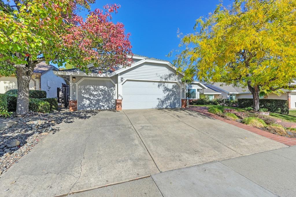 Detail Gallery Image 3 of 60 For 7933 Joshua Ct, Citrus Heights,  CA 95610 - 4 Beds | 2 Baths