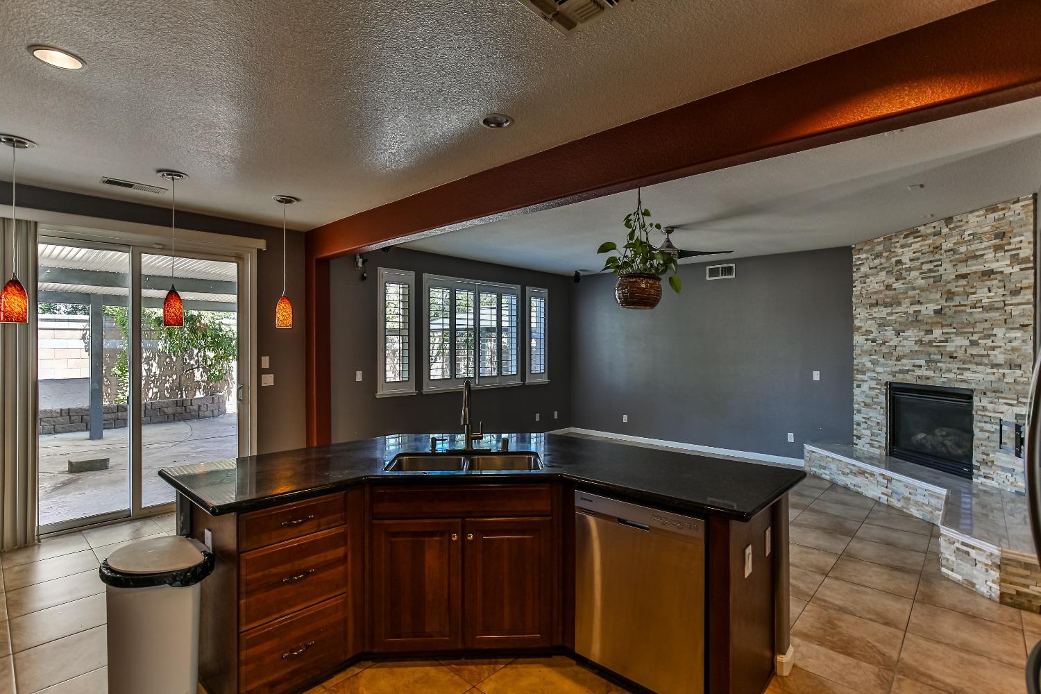 Detail Gallery Image 39 of 76 For 9781 Fall Valley Way, Sacramento,  CA 95829 - 4 Beds | 2/1 Baths