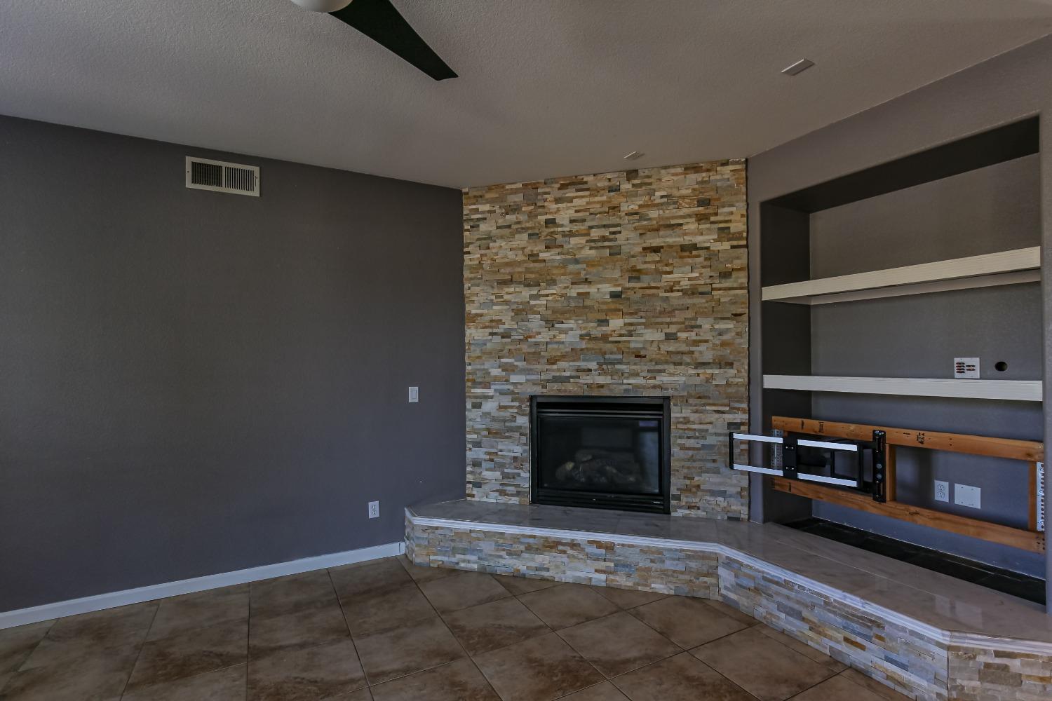 Detail Gallery Image 38 of 76 For 9781 Fall Valley Way, Sacramento,  CA 95829 - 4 Beds | 2/1 Baths