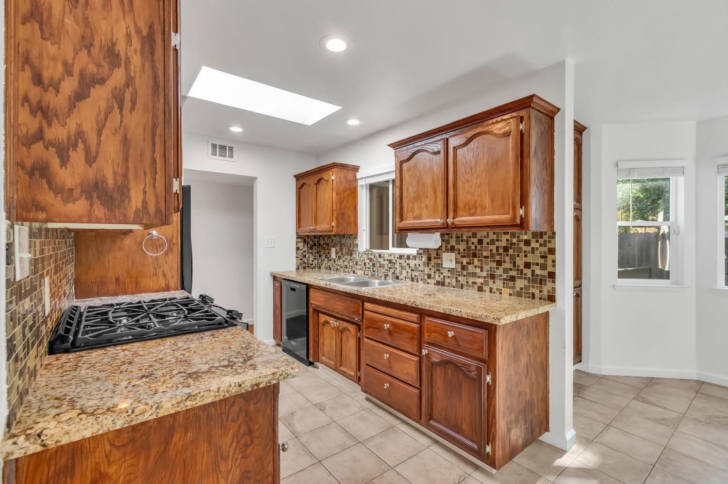 Detail Gallery Image 13 of 47 For 4964 Kennington Dr, Sacramento,  CA 95841 - 3 Beds | 2 Baths