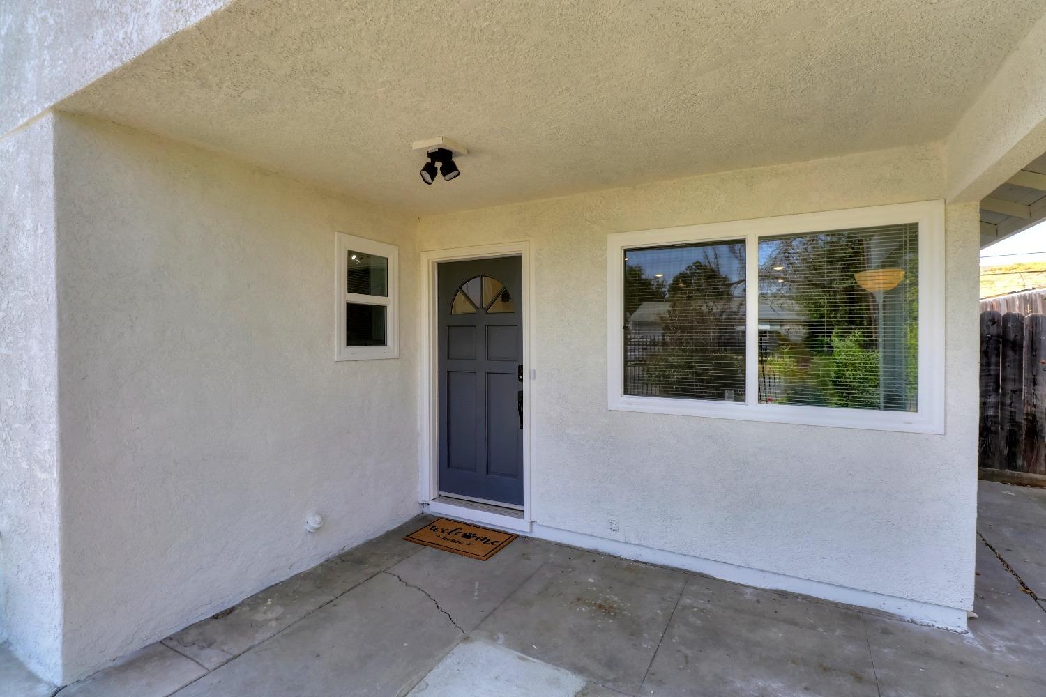 Detail Gallery Image 4 of 47 For 181 Arcade Blvd, Sacramento,  CA 95815 - 4 Beds | 2 Baths