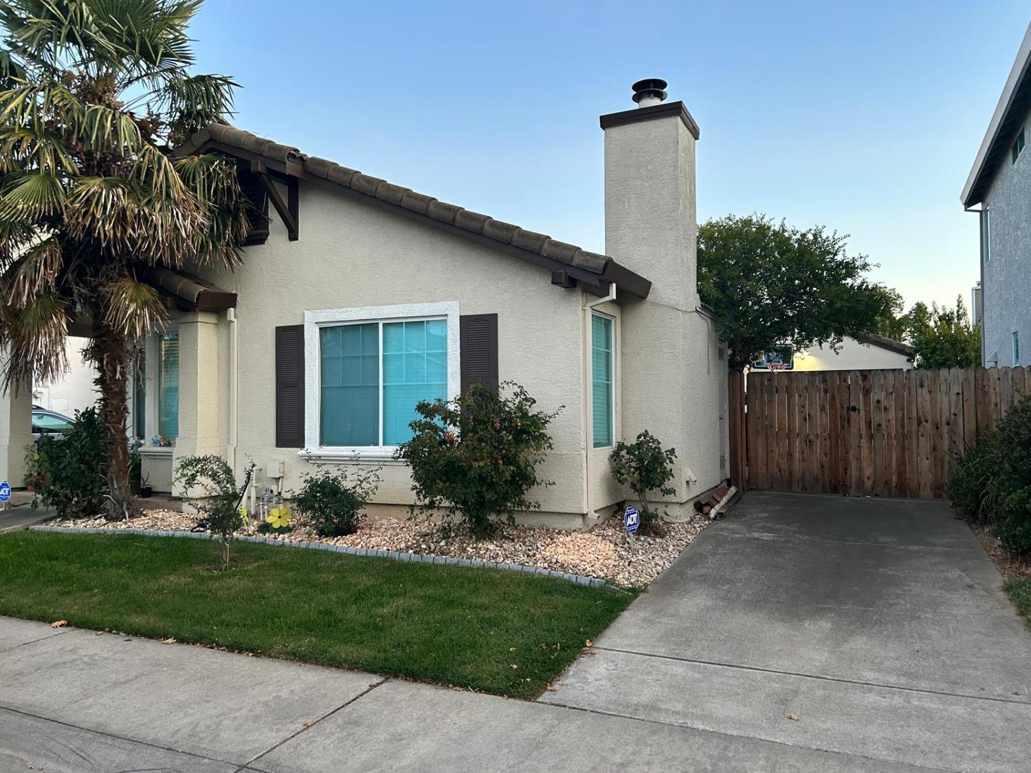 Detail Gallery Image 2 of 9 For 6612 Verandah Ct, Elk Grove,  CA 95758 - 3 Beds | 2 Baths