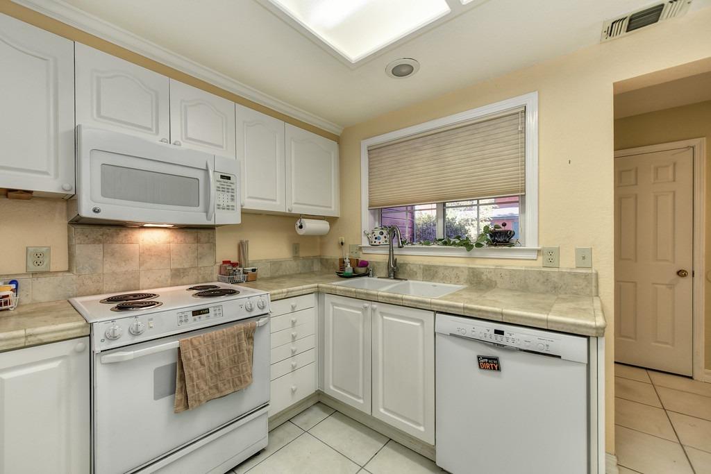 Detail Gallery Image 21 of 32 For 9343 River Oaks Ln, Orangevale,  CA 95662 - 3 Beds | 2/1 Baths