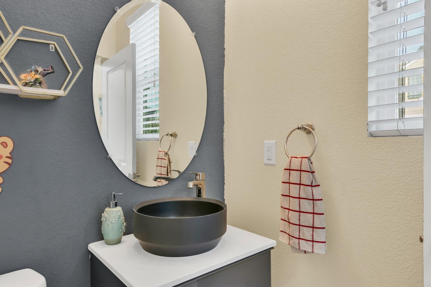 Detail Gallery Image 9 of 57 For 2481 Ben Ali Way, Sacramento,  CA 95815 - 4 Beds | 2/1 Baths