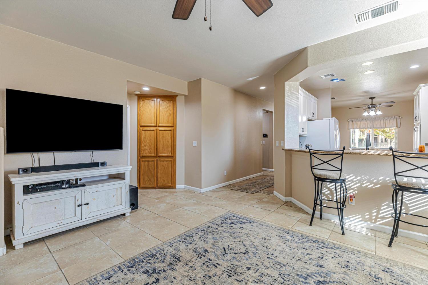 Detail Gallery Image 8 of 43 For 3538 Cap Rock Way, Rancho Cordova,  CA 95670 - 3 Beds | 2 Baths