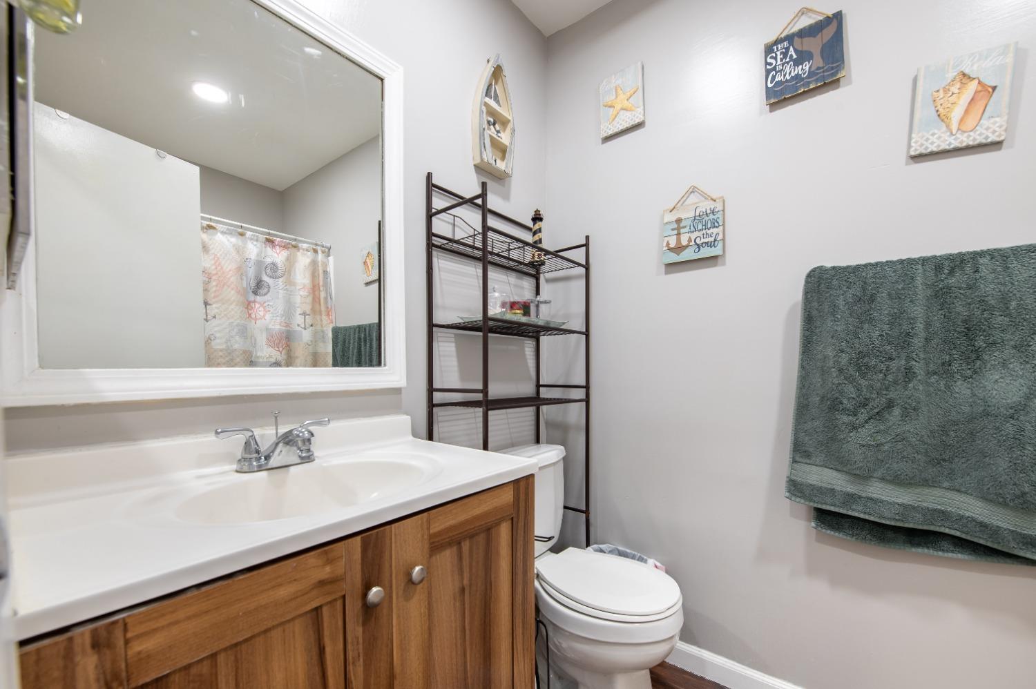 Detail Gallery Image 16 of 32 For 3459 Larchwood Dr, Sacramento,  CA 95834 - 3 Beds | 2 Baths