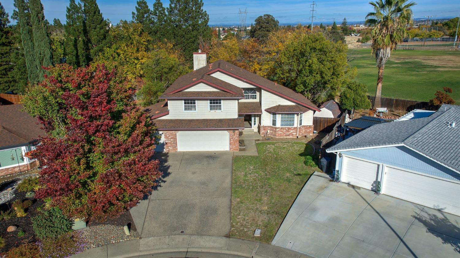 Detail Gallery Image 4 of 42 For 645 Amber Ct, Roseville,  CA 95678 - 4 Beds | 2/1 Baths