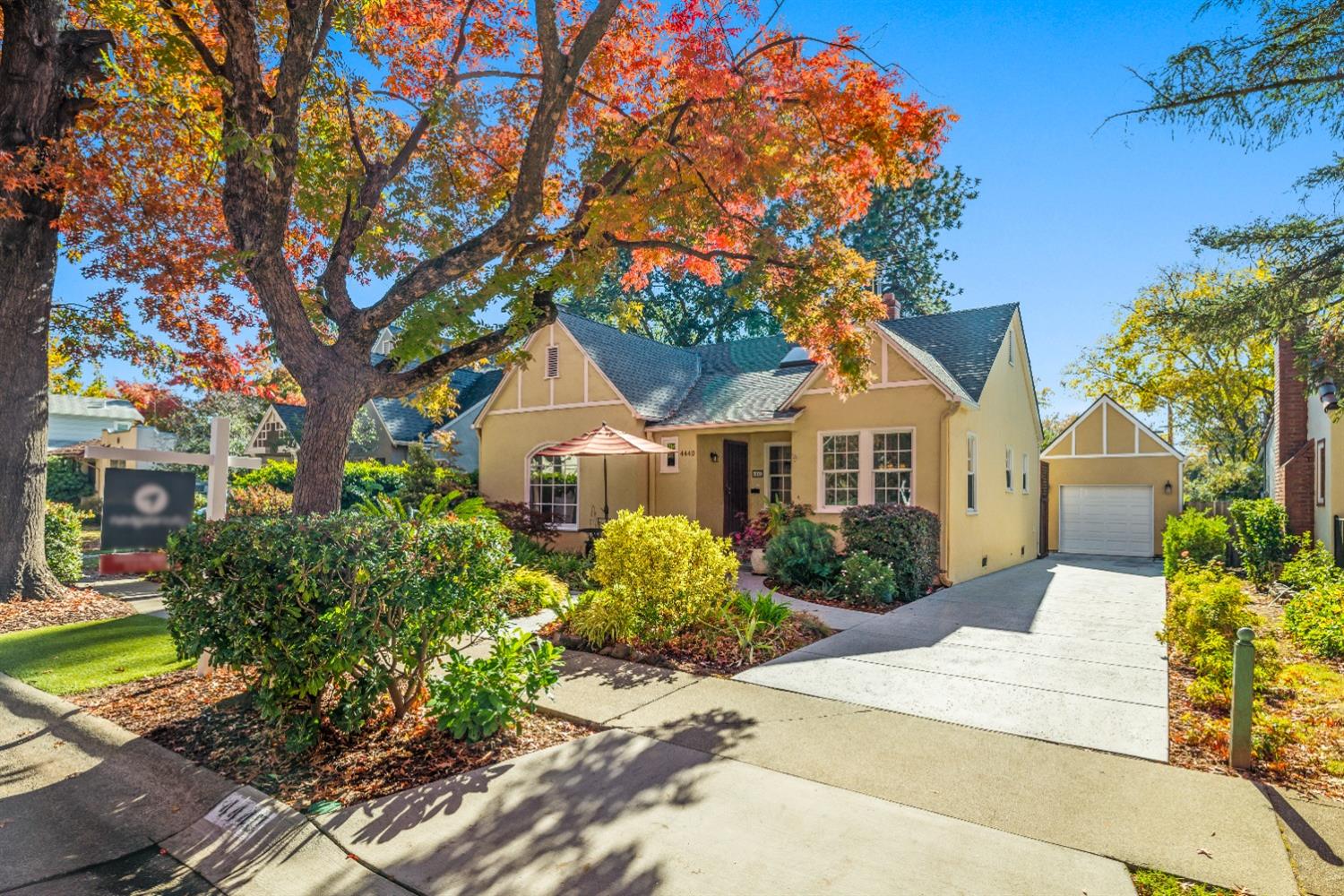 Detail Gallery Image 2 of 32 For 4440 G St, Sacramento,  CA 95819 - 4 Beds | 2 Baths