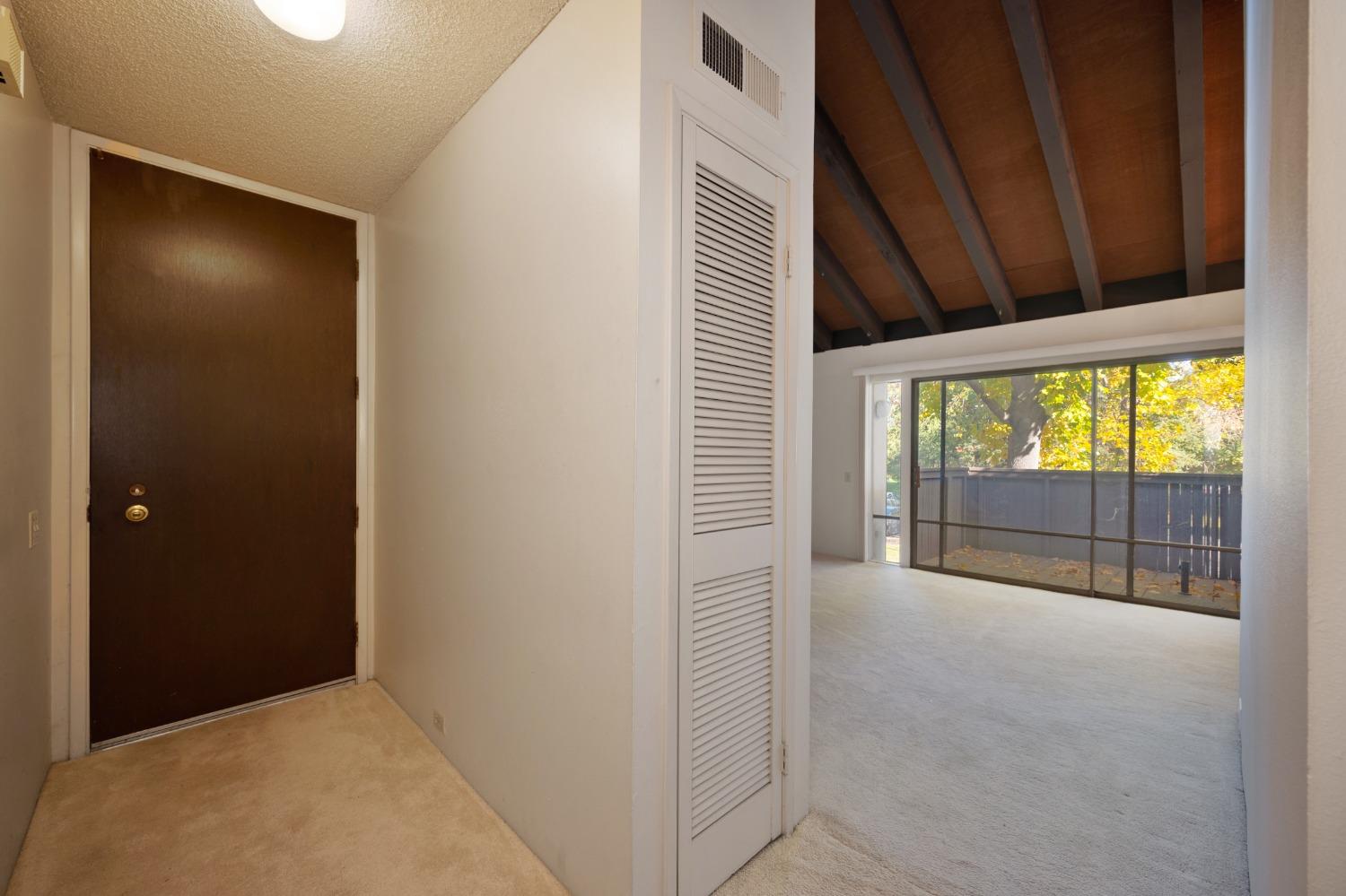 Detail Gallery Image 12 of 40 For 2241 Woodside Ln #11,  Sacramento,  CA 95825 - 1 Beds | 1 Baths