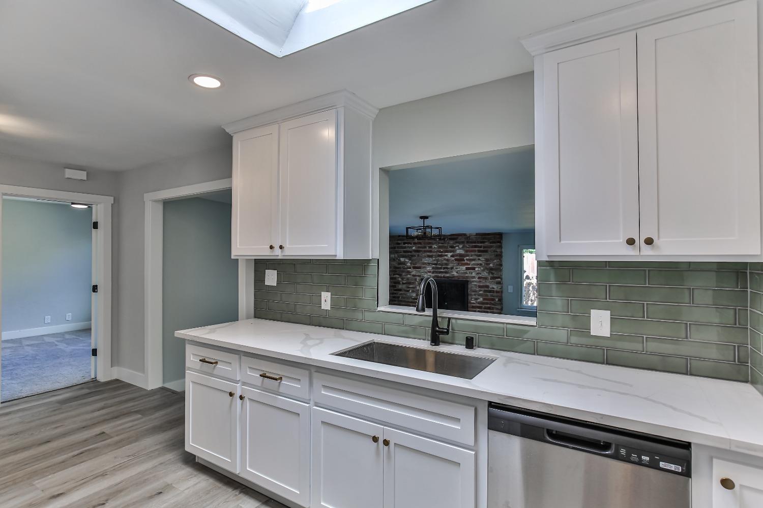 Detail Gallery Image 11 of 43 For 2028 Middleberry Rd, Sacramento,  CA 95815 - 4 Beds | 2 Baths