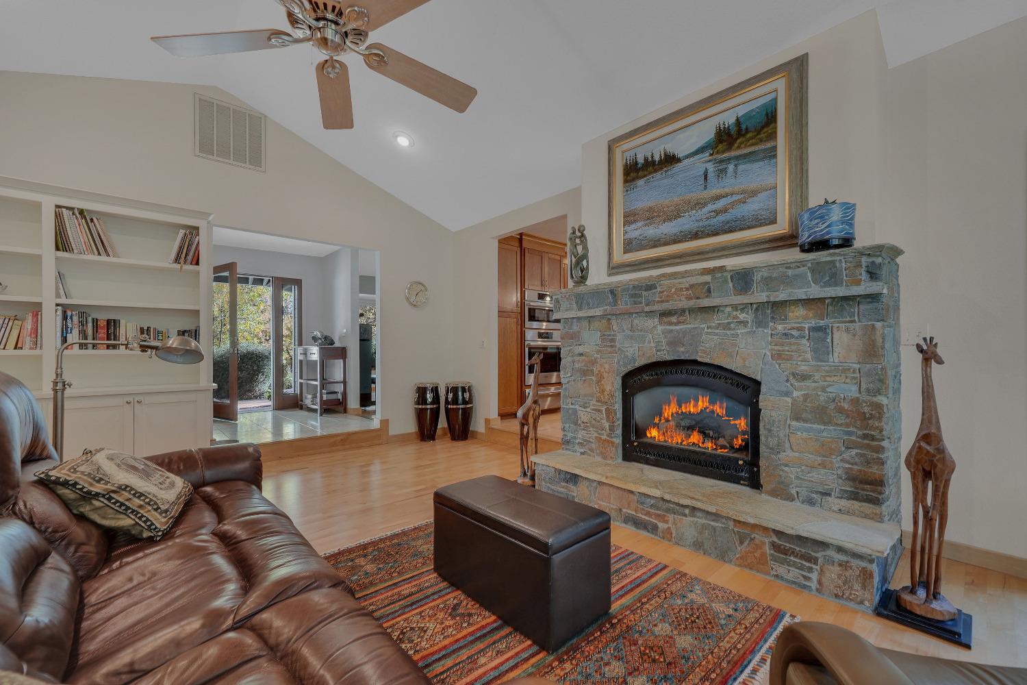 Detail Gallery Image 13 of 50 For 14501 Surrey Junction Ln, Sutter Creek,  CA 95685 - 3 Beds | 2/1 Baths