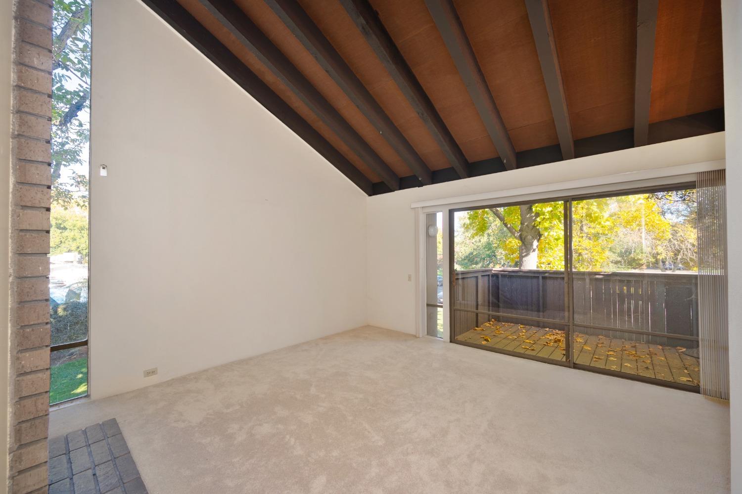 Detail Gallery Image 13 of 40 For 2241 Woodside Ln #11,  Sacramento,  CA 95825 - 1 Beds | 1 Baths