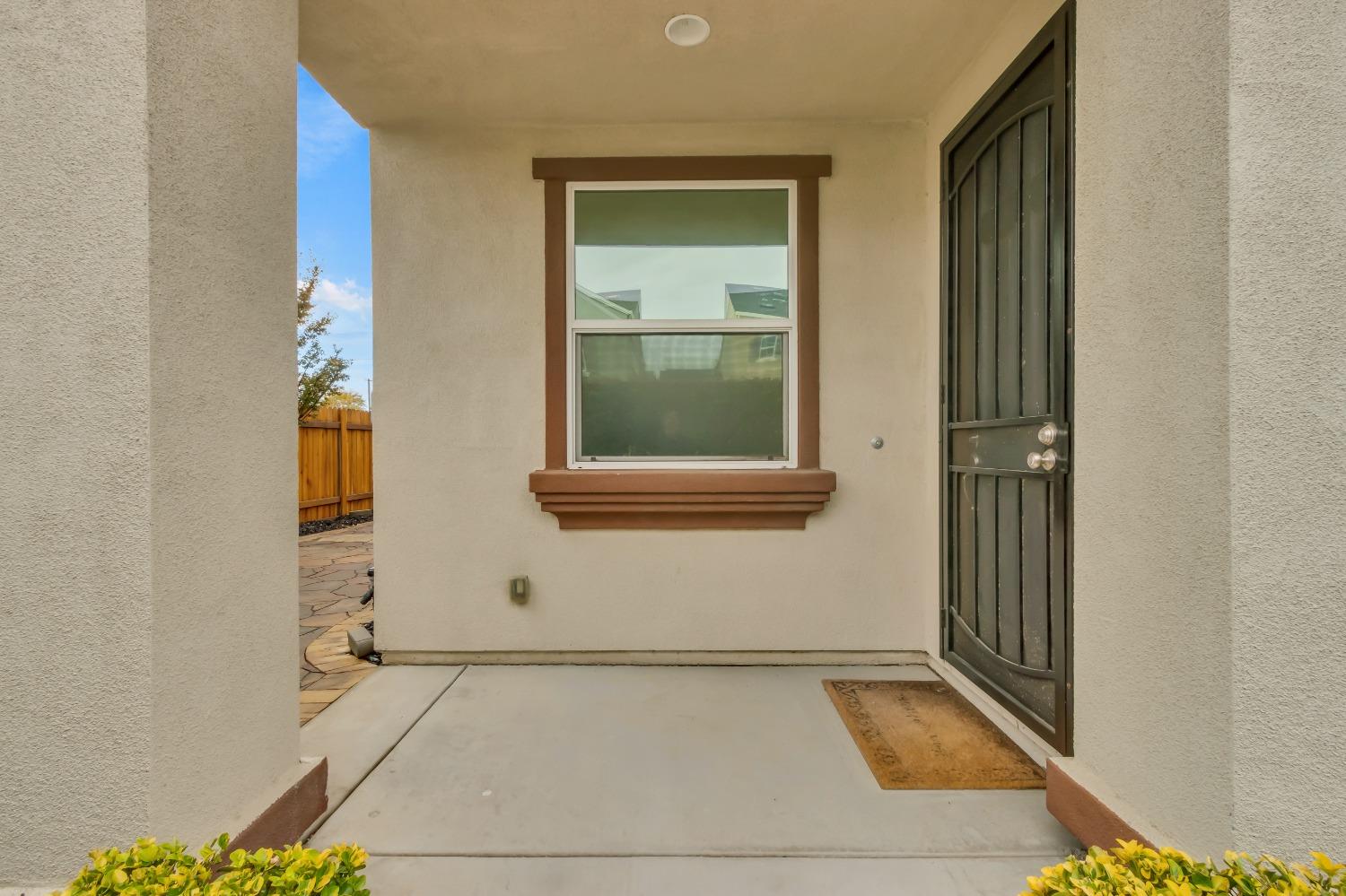 Detail Gallery Image 4 of 57 For 2481 Ben Ali Way, Sacramento,  CA 95815 - 4 Beds | 2/1 Baths