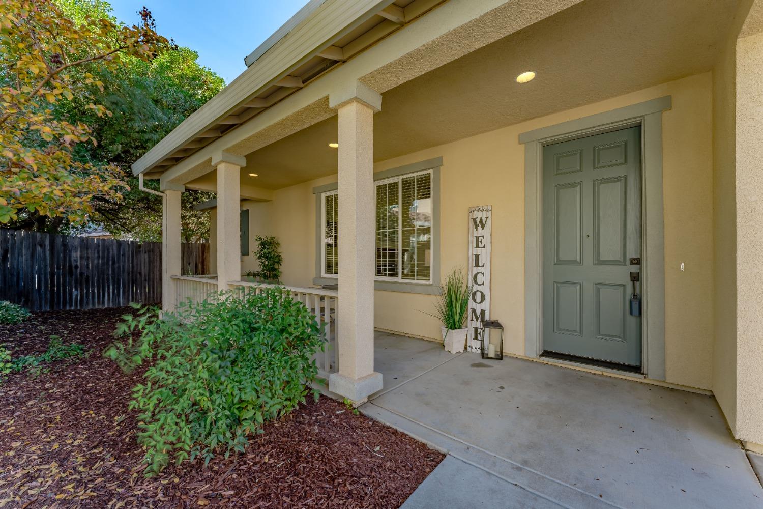 Detail Gallery Image 3 of 48 For 925 Courtyards Loop, Lincoln,  CA 95648 - 3 Beds | 2/1 Baths