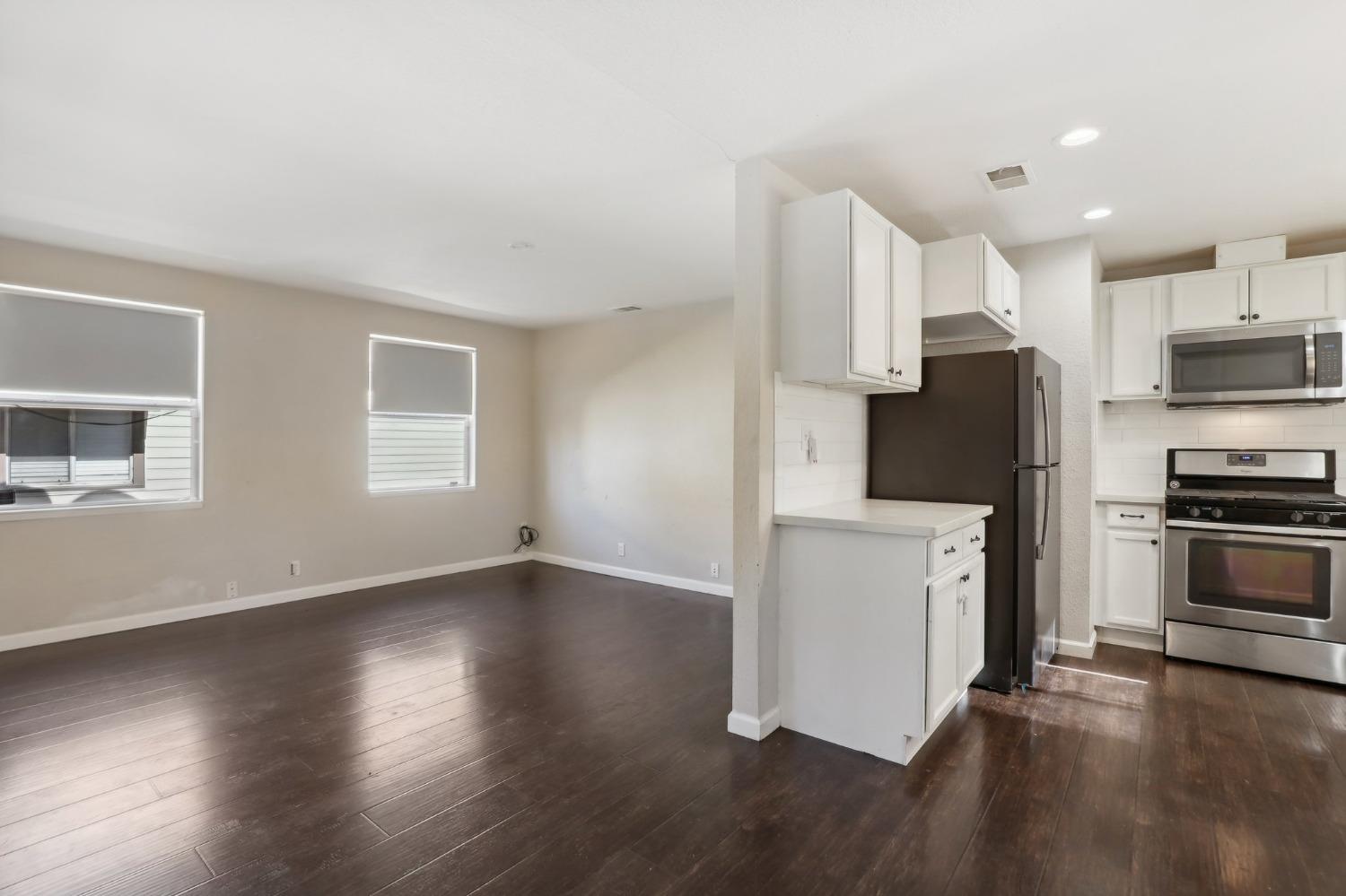 Detail Gallery Image 8 of 27 For 2949 43rd St, Sacramento,  CA 95817 - 3 Beds | 1 Baths